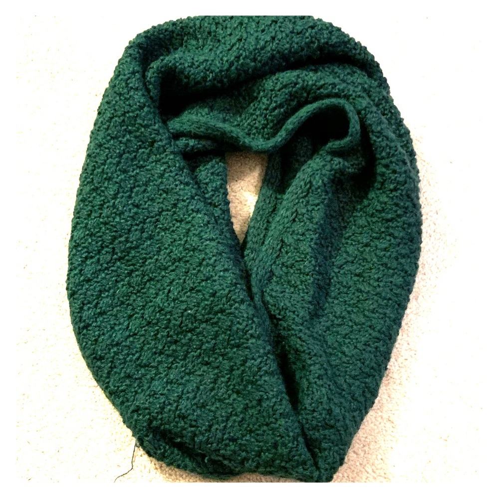 Green circle scarf